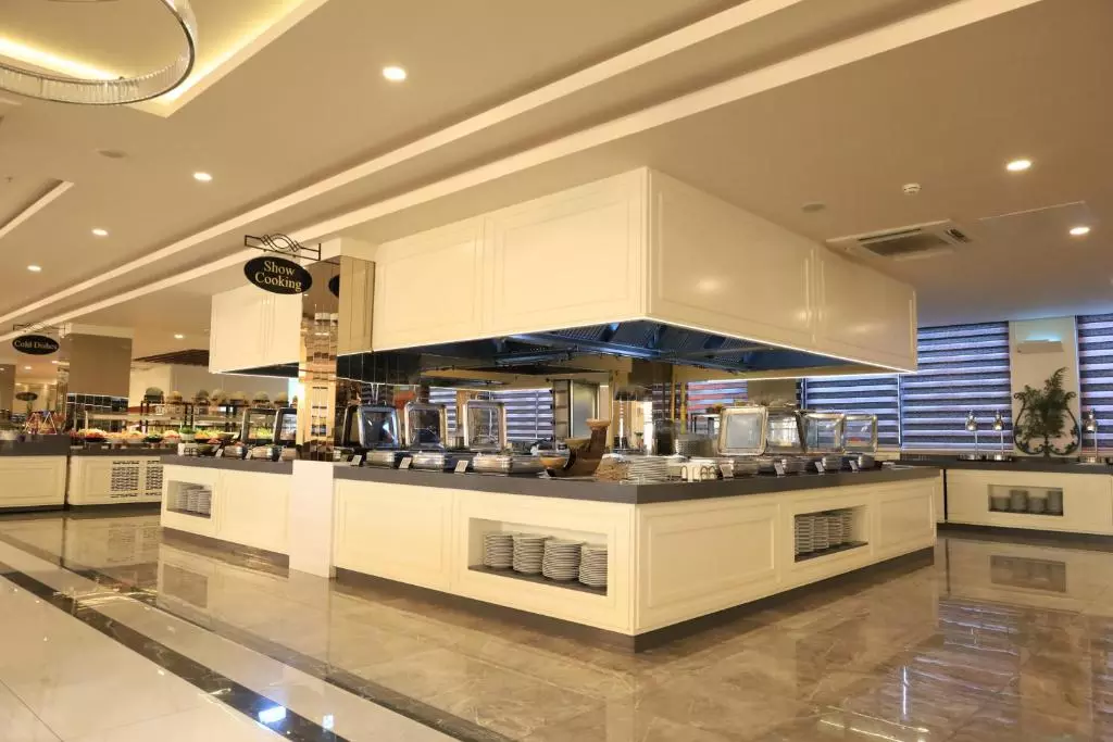 سلف هتل آیدین بی کویین پالاس